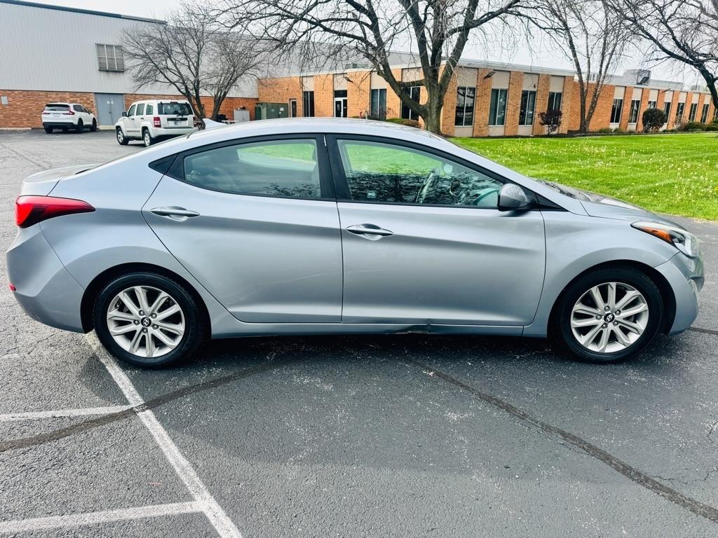 Hyundai Elantra SE 6AT 2015
