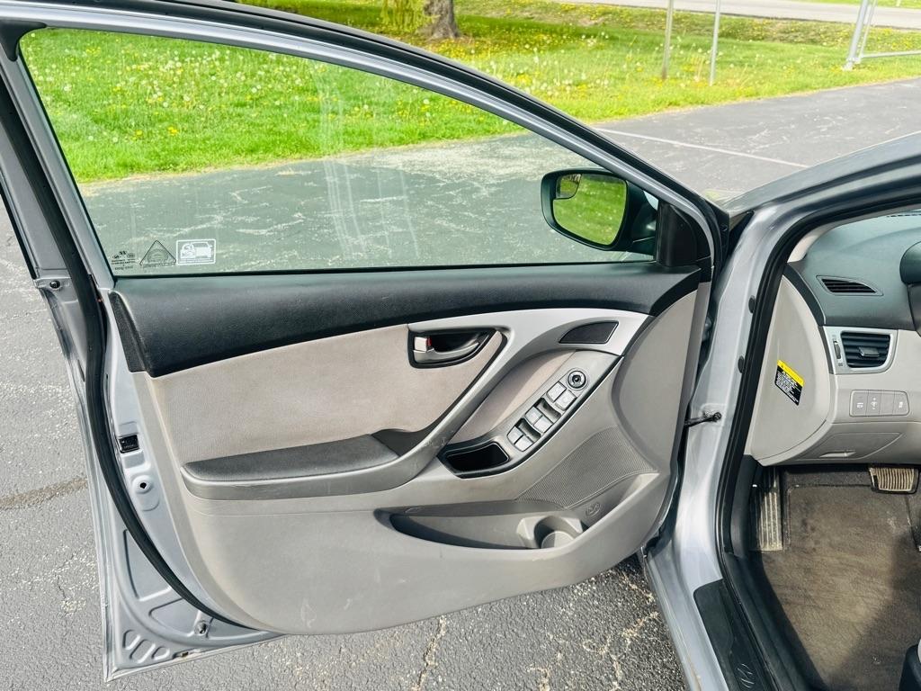 Hyundai Elantra SE 6AT 2015