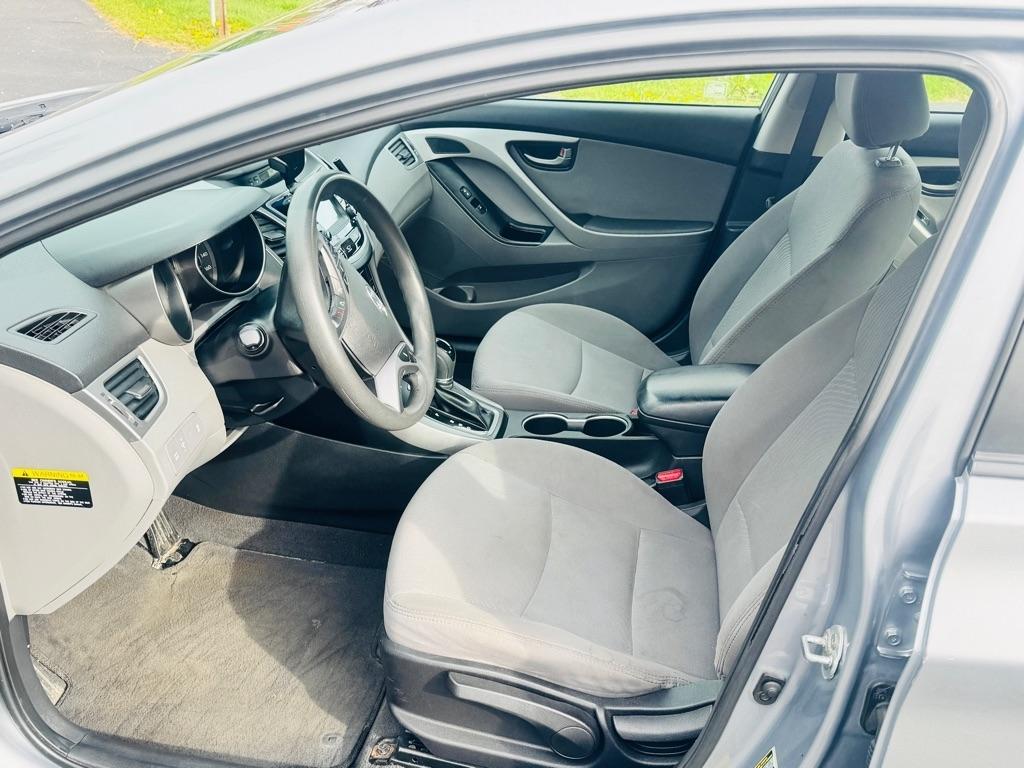 Hyundai Elantra SE 6AT 2015