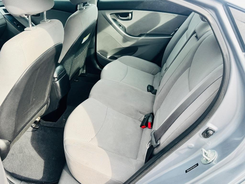 Hyundai Elantra SE 6AT 2015