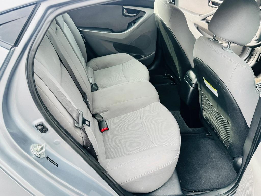 Hyundai Elantra SE 6AT 2015