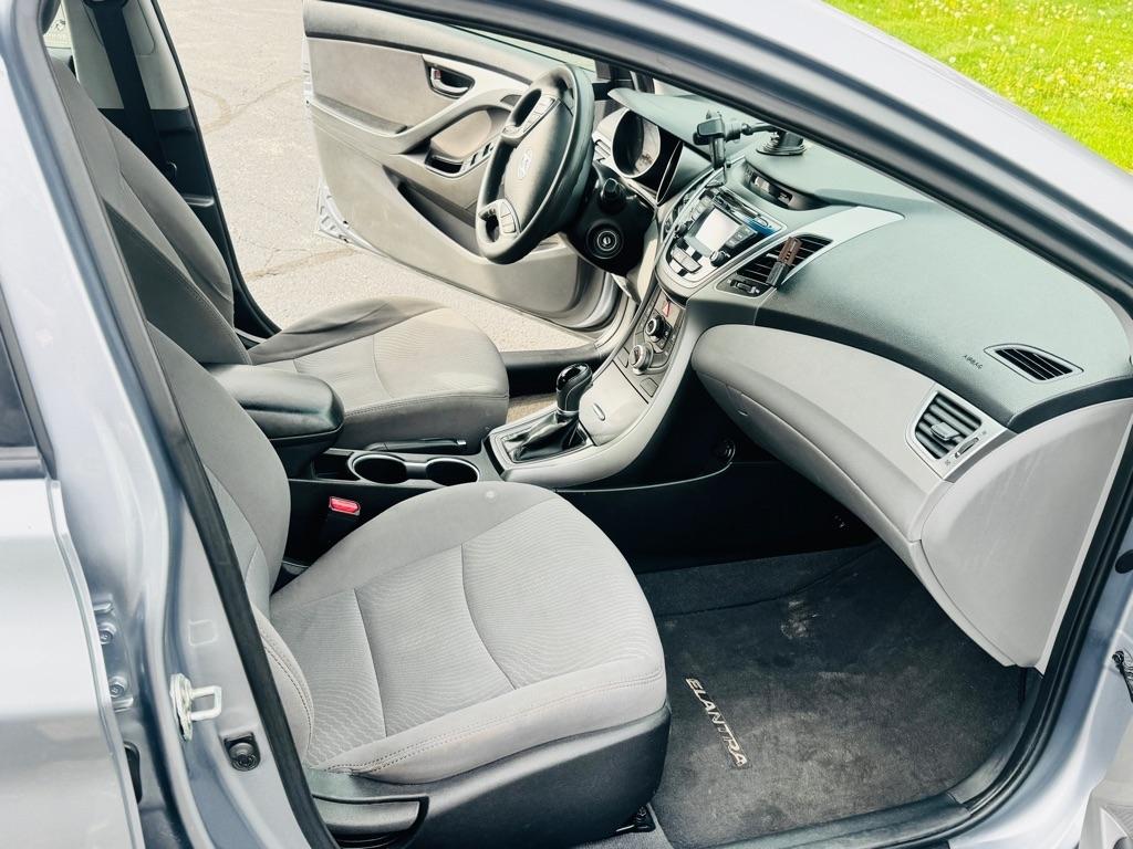 Hyundai Elantra SE 6AT 2015