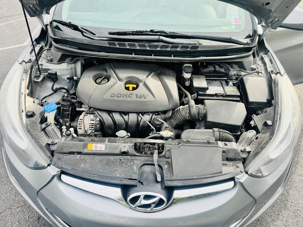 Hyundai Elantra SE 6AT 2015