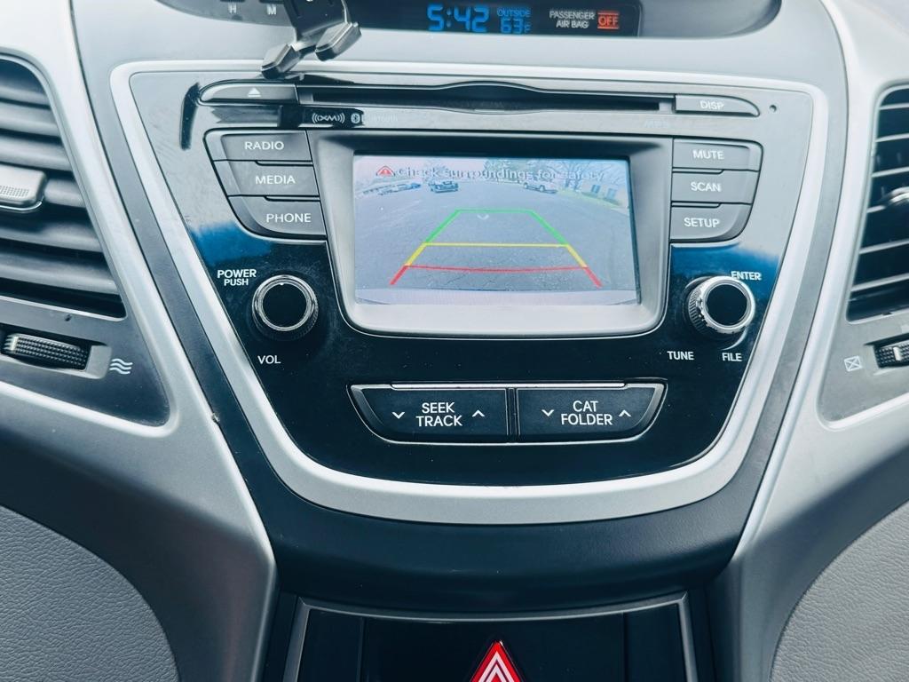Hyundai Elantra SE 6AT 2015