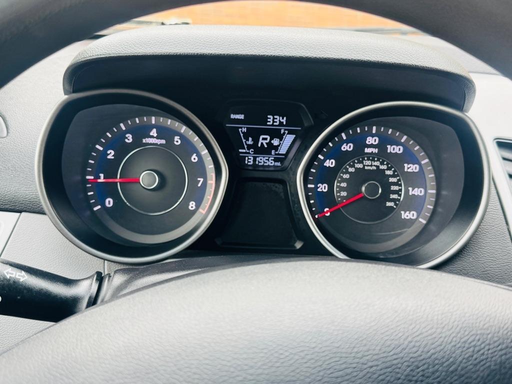 Hyundai Elantra SE 6AT 2015