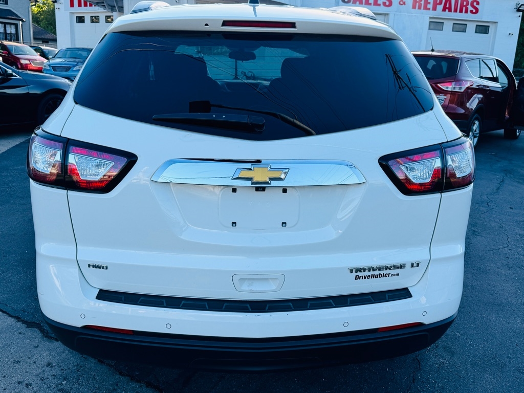 2015 Chevrolet Traverse 1LT photo 3