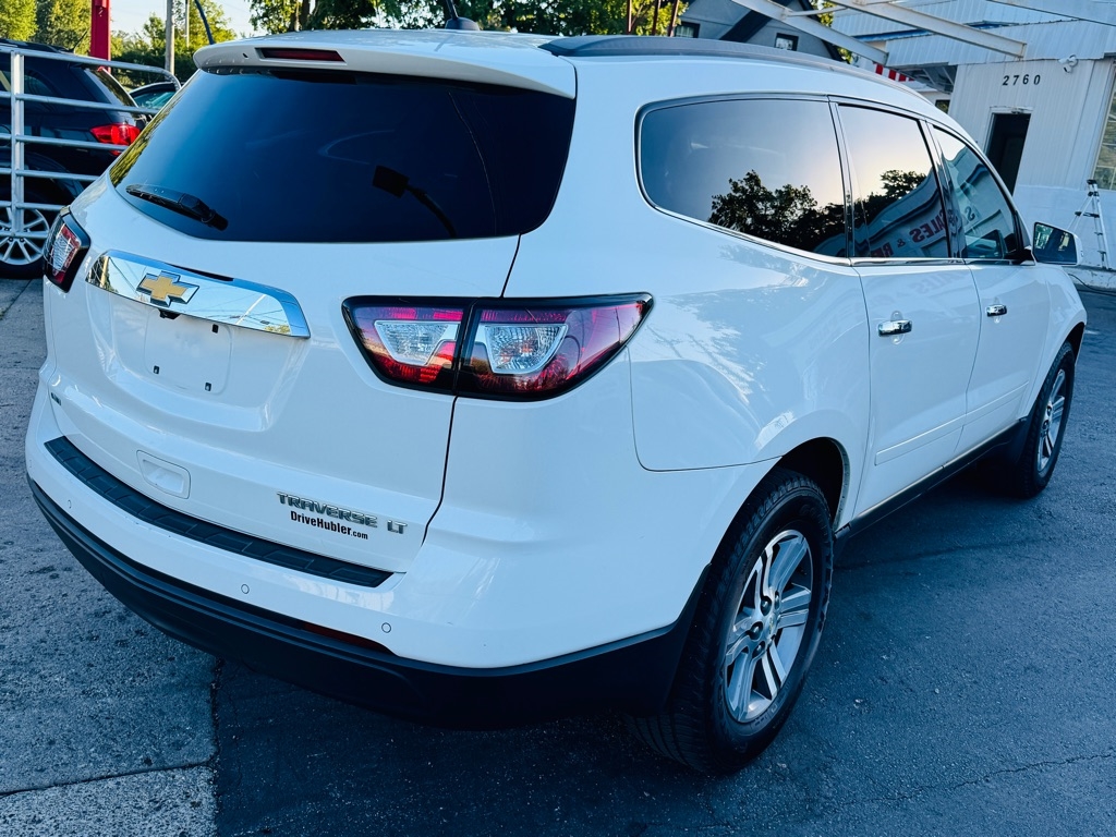 2015 Chevrolet Traverse 1LT photo 4