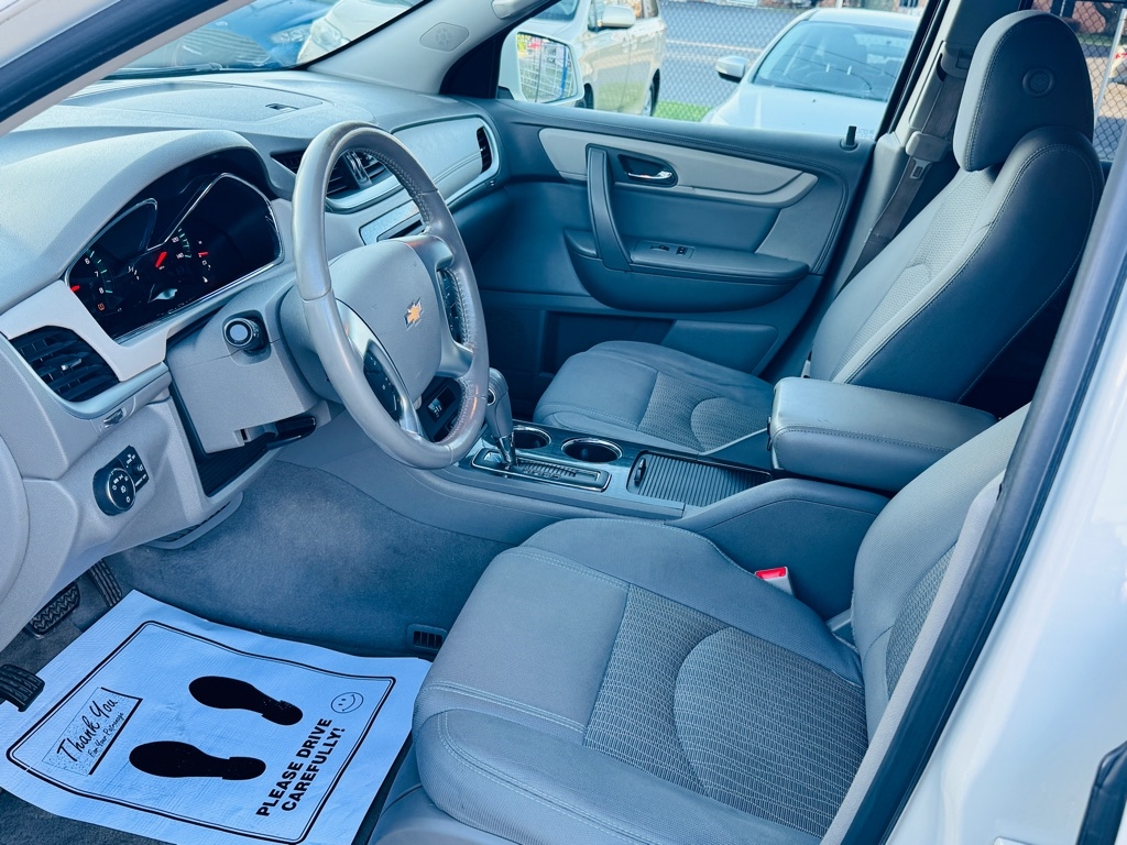 2015 Chevrolet Traverse 1LT photo 9