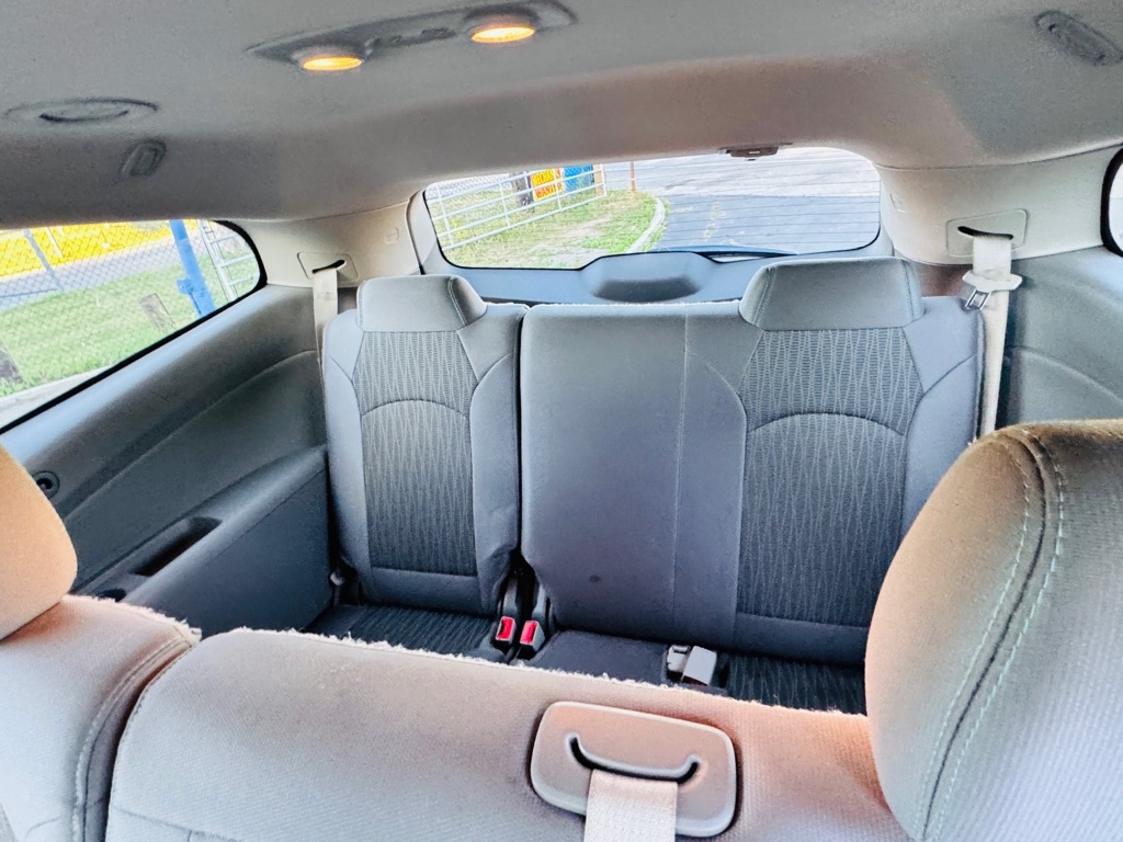 2015 Chevrolet Traverse 1LT photo 11