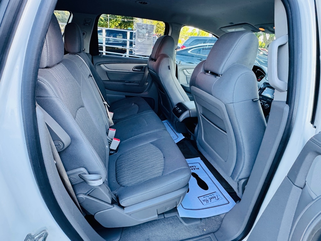 2015 Chevrolet Traverse 1LT photo 13
