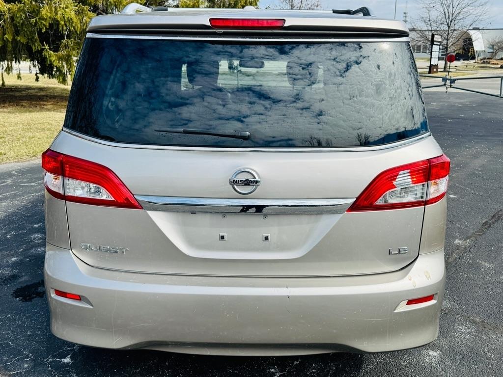 Nissan Quest  2012