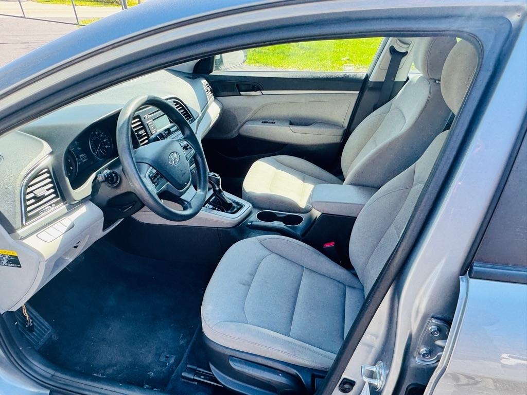 Hyundai Elantra SE 6AT 2017