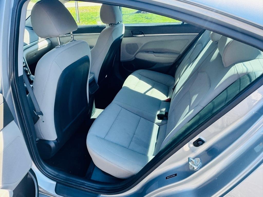 Hyundai Elantra SE 6AT 2017