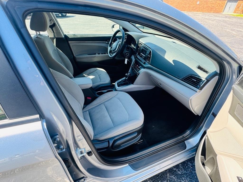 Hyundai Elantra SE 6AT 2017