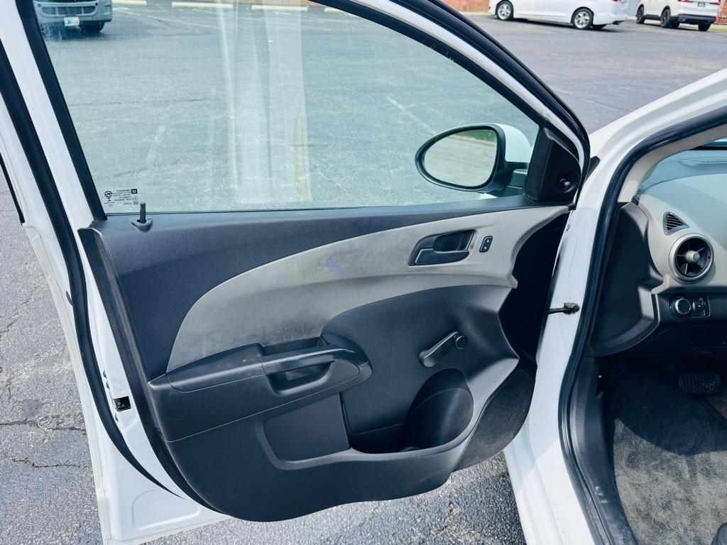 Chevrolet Sonic LS Auto Sedan 2015
