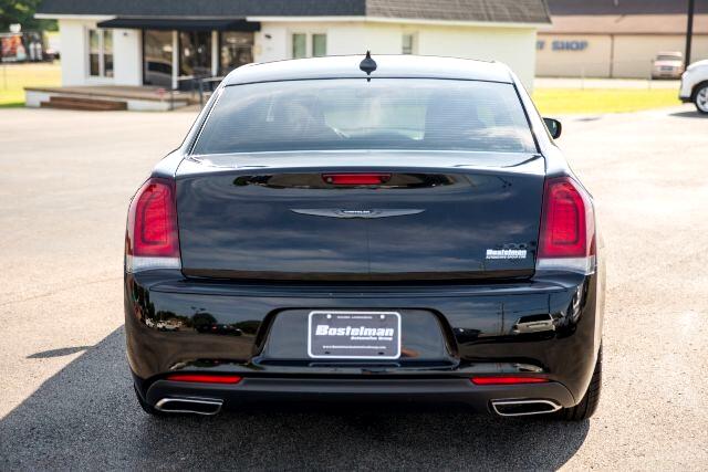 2020 Chrysler 300 Touring photo 3
