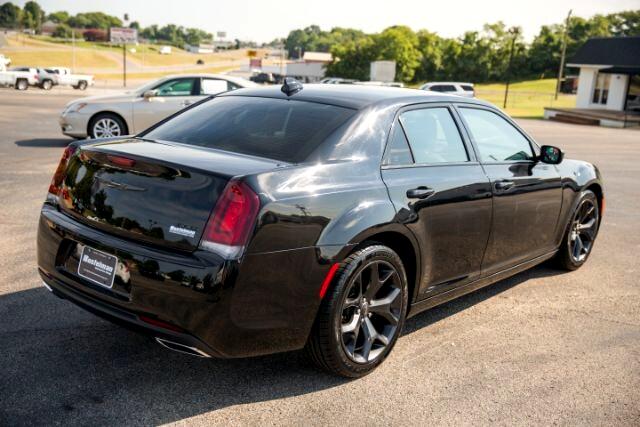 2020 Chrysler 300 Touring photo 4