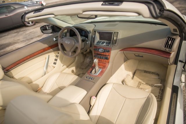 Infiniti G Convertible  2009