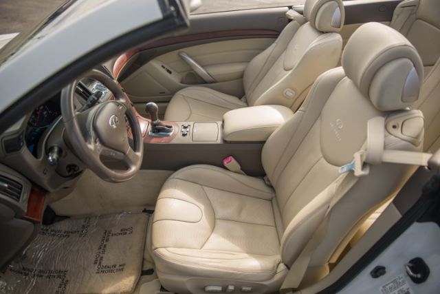 Infiniti G Convertible  2009
