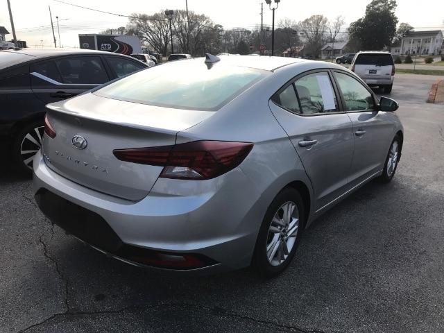 Hyundai Elantra  2020