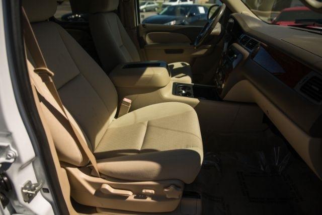 Chevrolet Suburban  2013