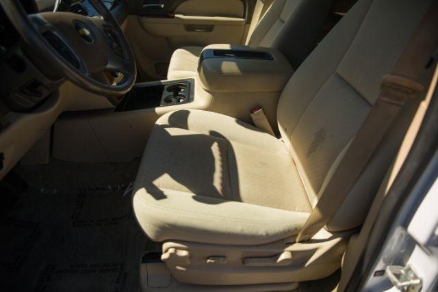 Chevrolet Suburban  2013