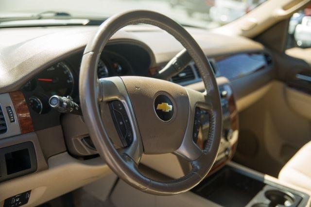 Chevrolet Suburban  2013