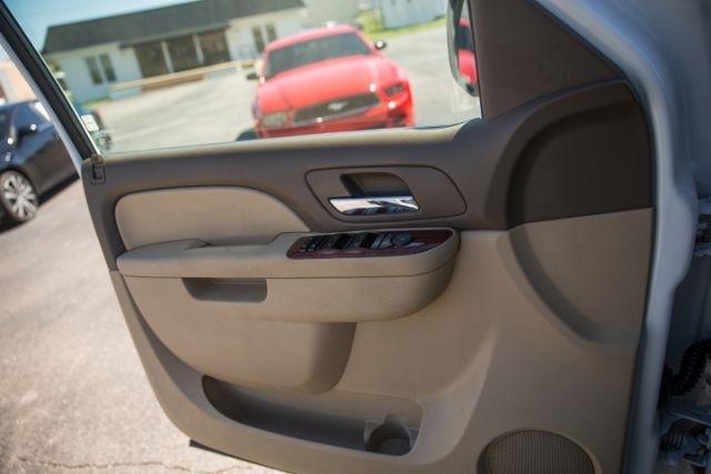 Chevrolet Suburban  2013