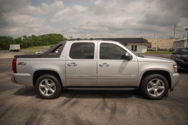 Chevrolet Avalanche  2011