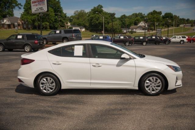 Hyundai Elantra  2020