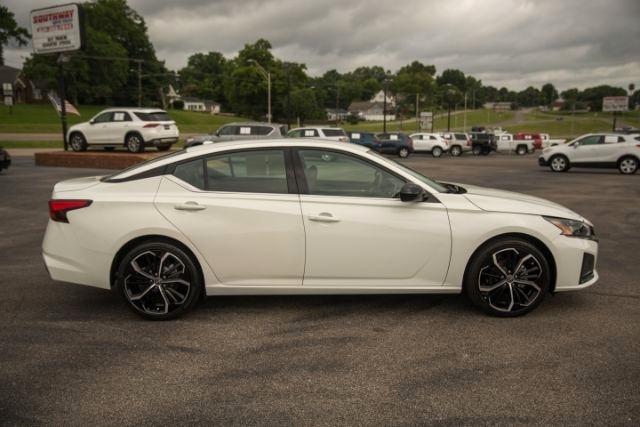 Nissan Altima  2024