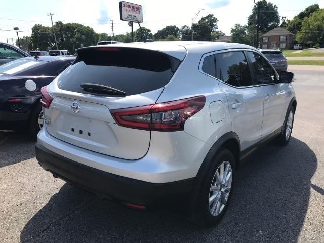 Nissan Rogue Sport  2021