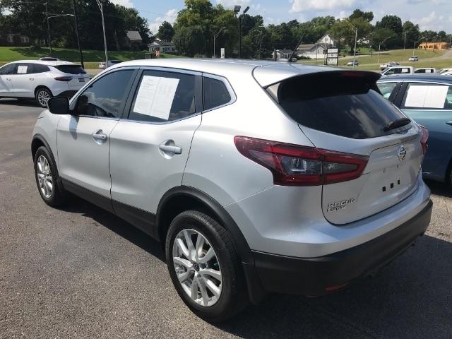 Nissan Rogue Sport  2021
