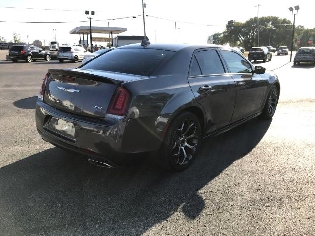 Chrysler 300  2018