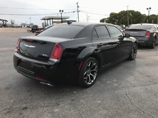 Chrysler 300  2016