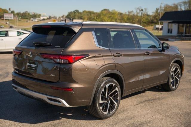 Mitsubishi Outlander  2022