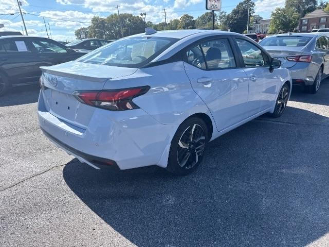 Nissan Versa  2023