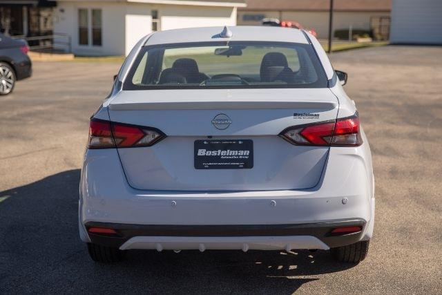 Nissan Versa  2023