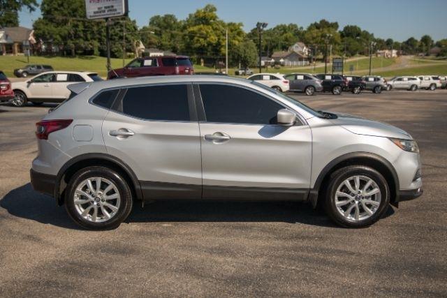 Nissan Rogue Sport  2021