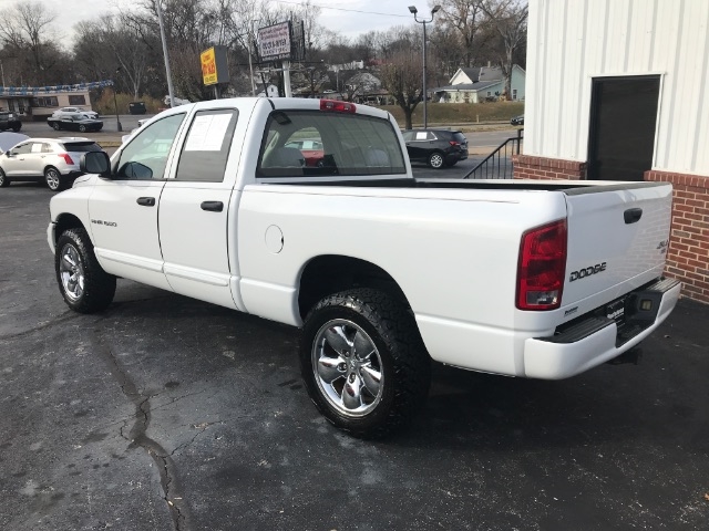 2004 Dodge Ram SLT Laramie photo 4
