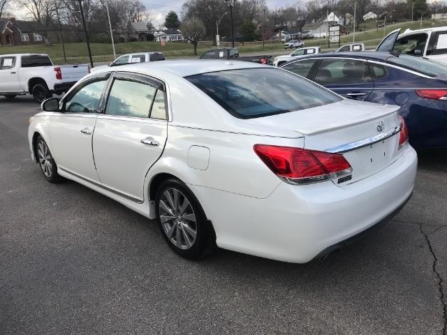 Toyota Avalon  2011