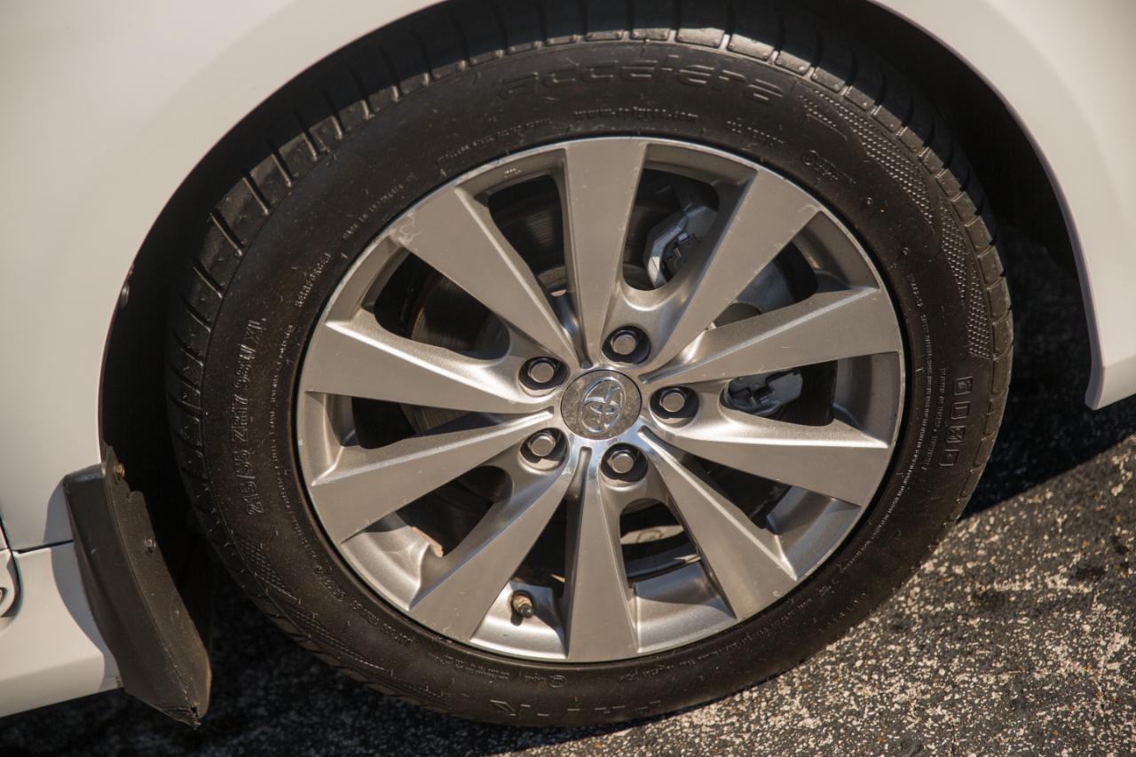 Toyota Avalon Limited 2011