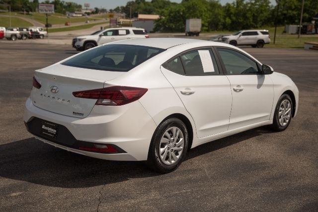 Hyundai Elantra  2020