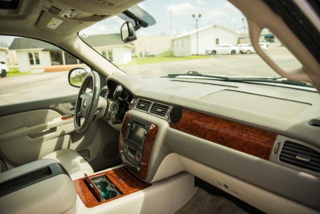 2011 Chevrolet Tahoe LTZ photo 12