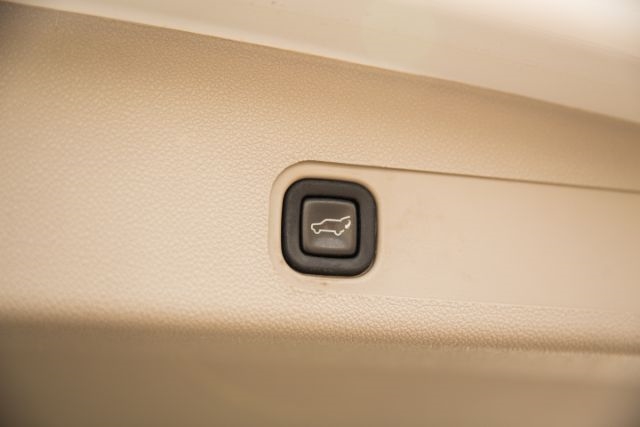 2011 Chevrolet Tahoe LTZ photo 18