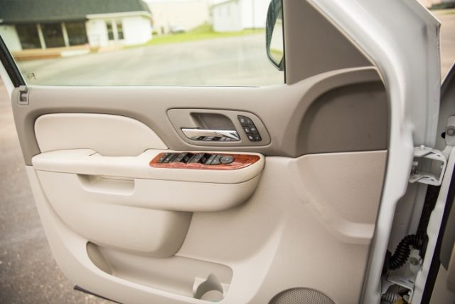 2011 Chevrolet Tahoe LTZ photo 22