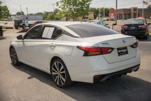 Nissan Altima  2021
