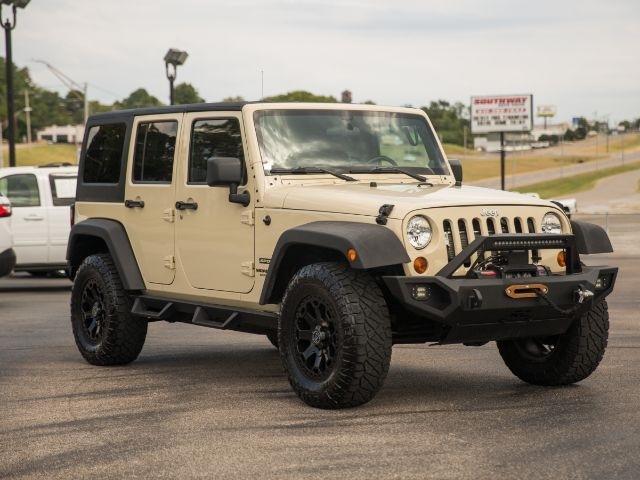 Jeep Wrangler  2011
