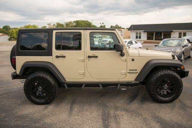 Jeep Wrangler  2011