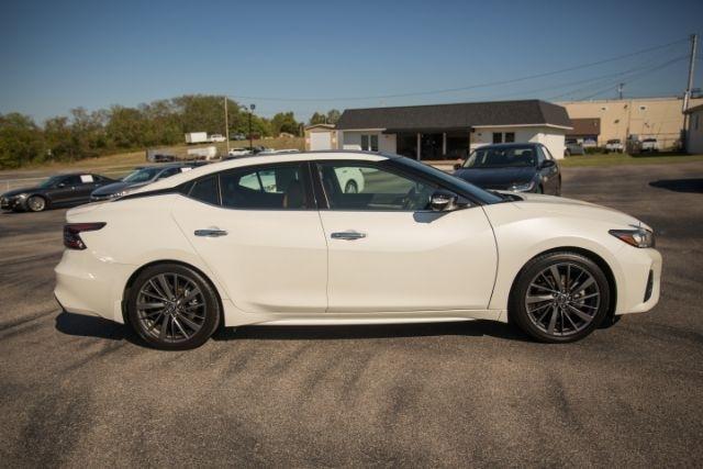 Nissan Maxima  2020